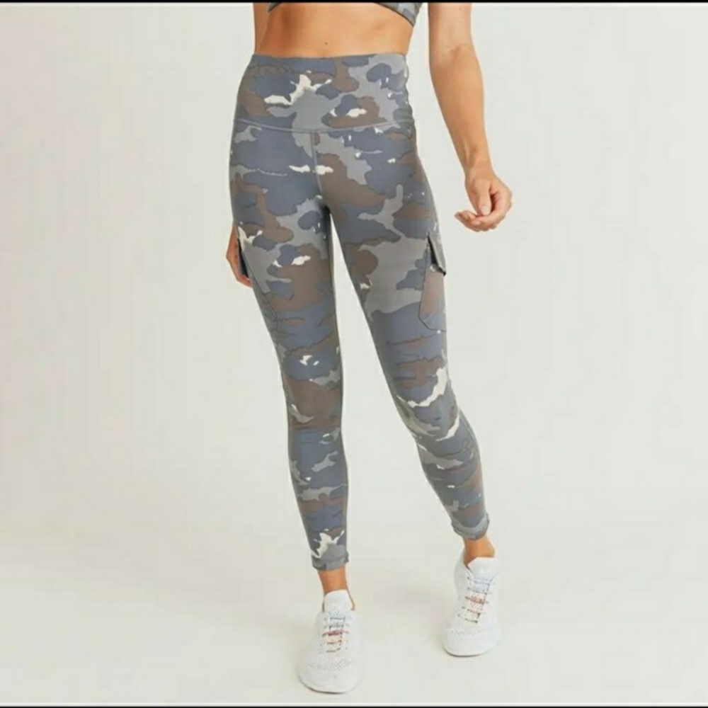 NWT Mono B Cargo leggings